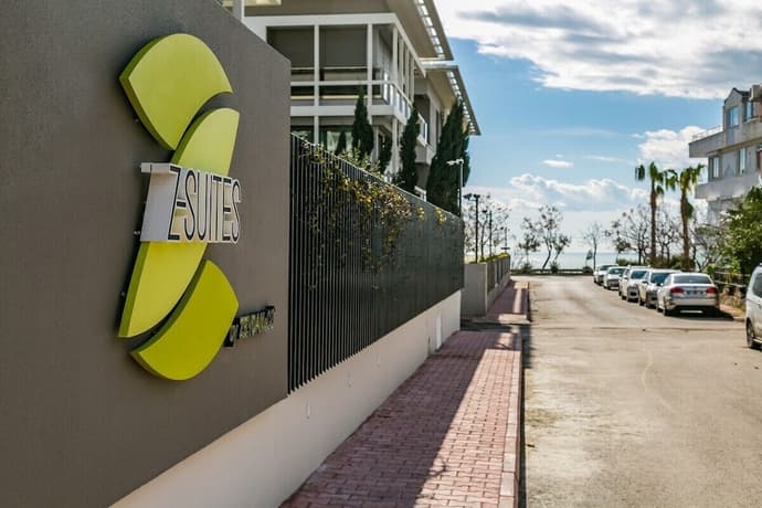 Z-Suites, Primary image