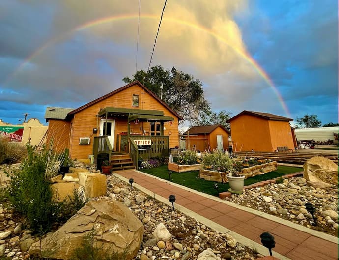 Circle of Destination Motel, Primary image