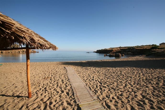 Flamingos Hotel, Primary image