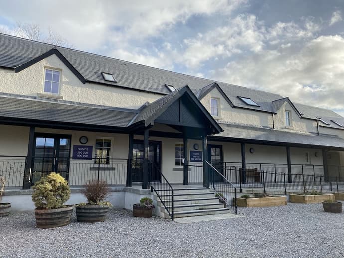 Loch Ness Bunk Inn, Primary image