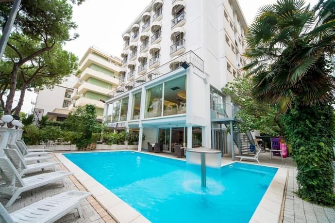 Hotel Royal Plaza, Primary image