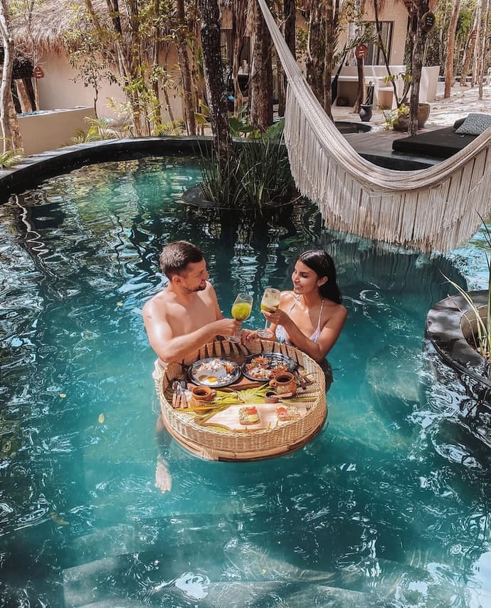 The Yellow Nest, Primary image