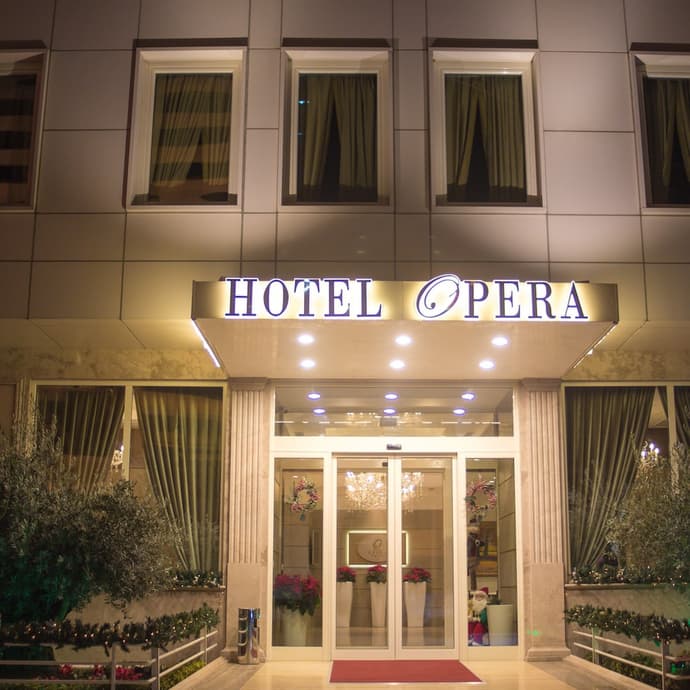 Hotel Opera, Primary image