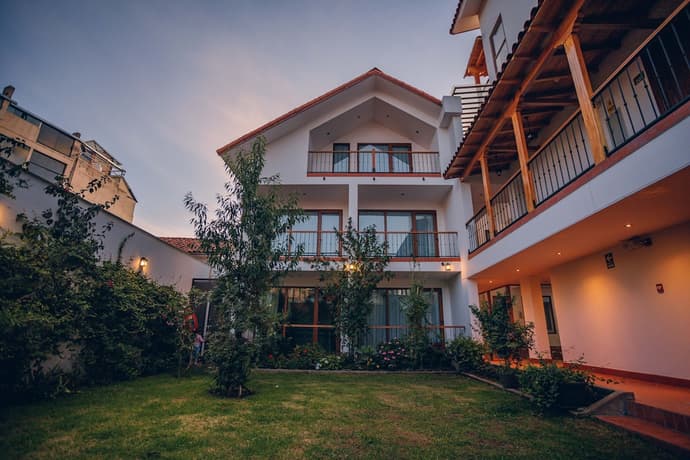 Saska Boutique, Primary image