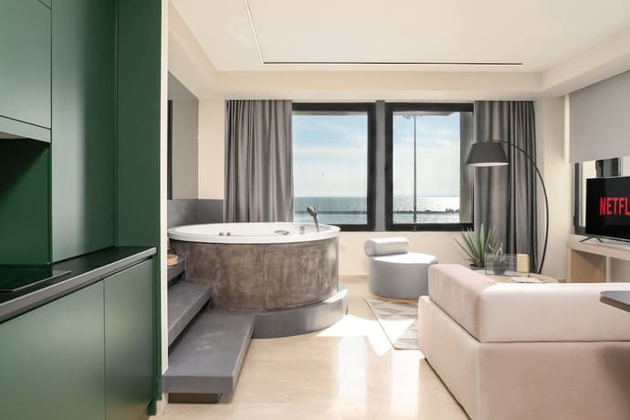 Sea & the City, Primary image