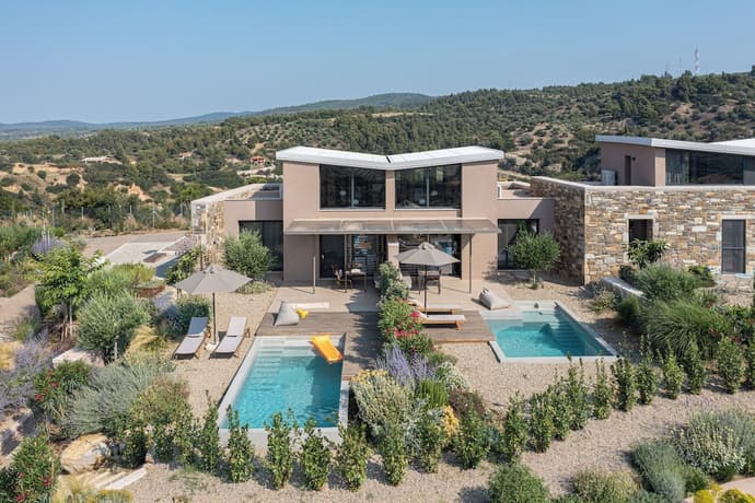 Etheres, Primary image