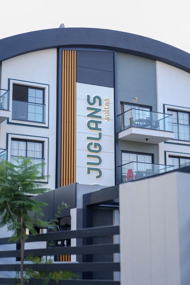 Juglans Suites, Primary image