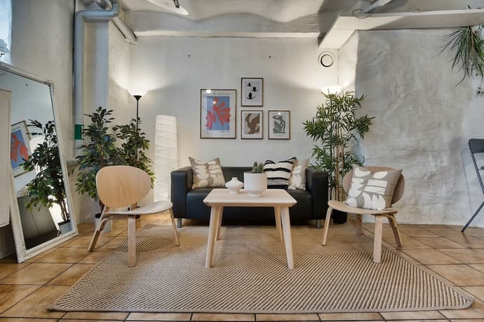 Nomad Cave, Primary image