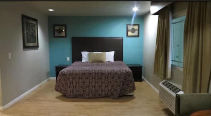 Rocky Inn, Primary image