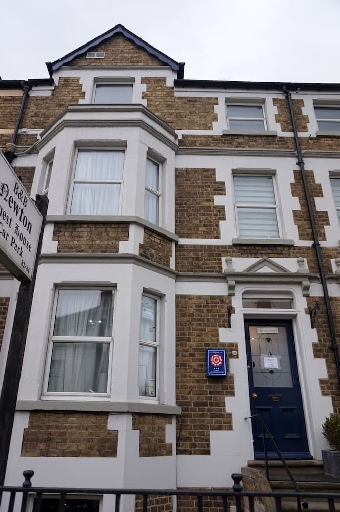 Newton House, Primary image