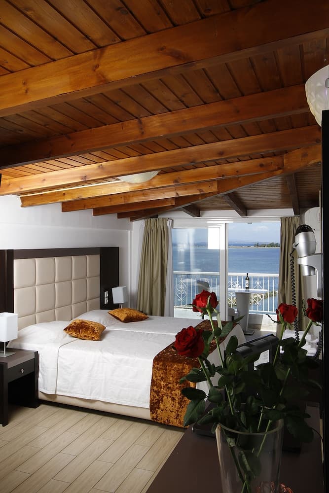 Nirikos Hotel, Primary image