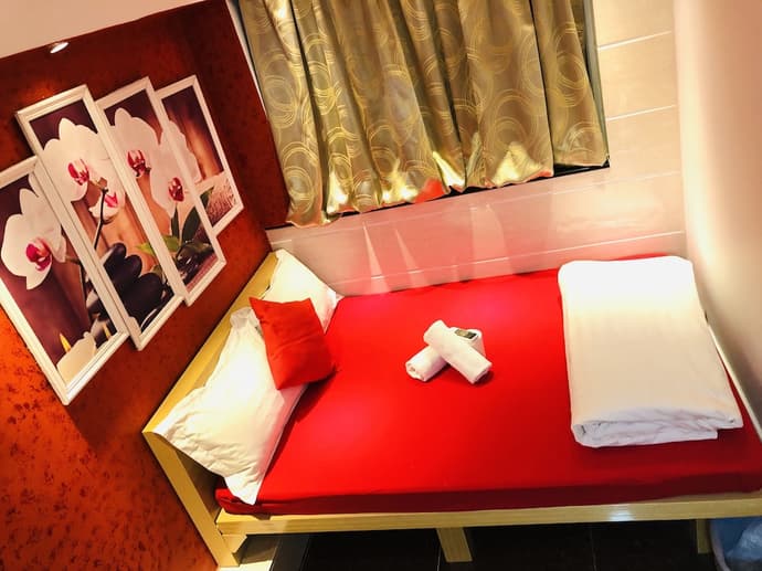 Delta Lounge, Primary image