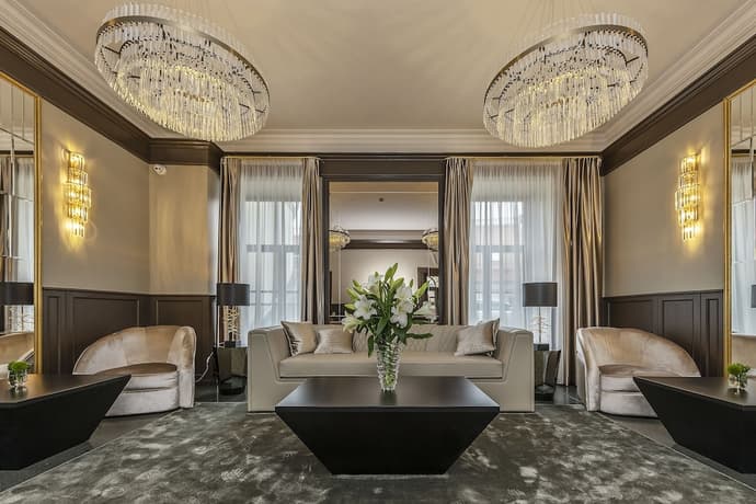 St.Palace hotel, Primary image