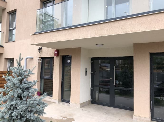 Cozy 2-Room Penthouse Lakeview W14, Primary image