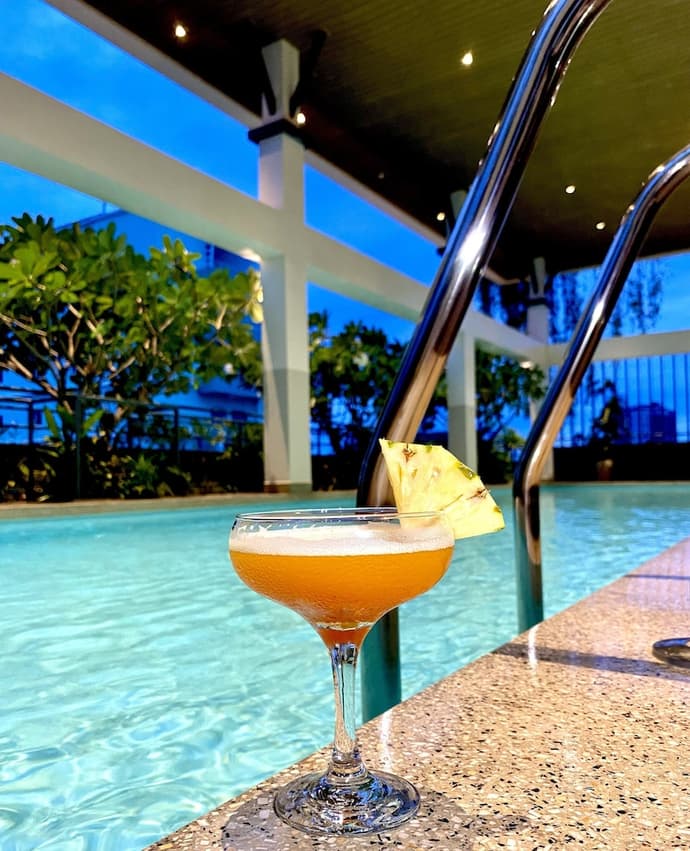 Indra Hotel, Primary image