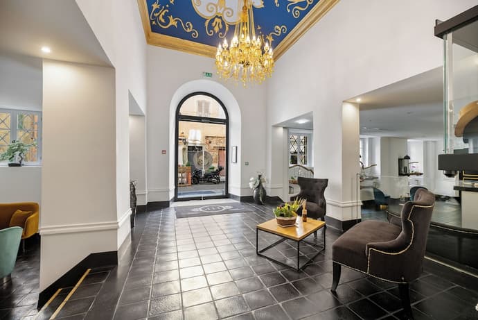 Hotel Pozzo di Borgo, Reception