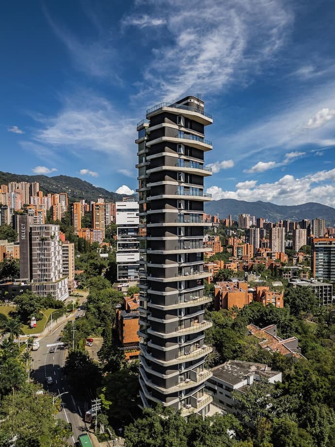 Seissta Medellin, Primary image