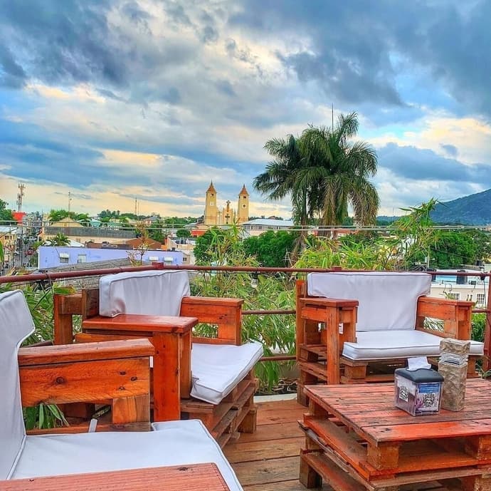 Dinasty Hotel, Primary image