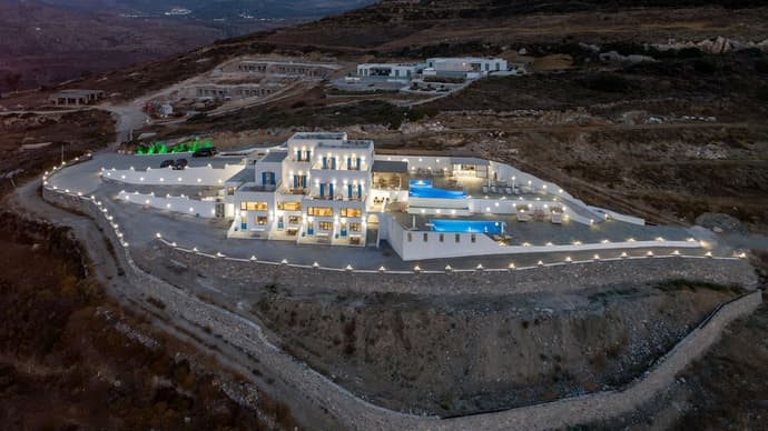 Mandilaras Village, Primary image