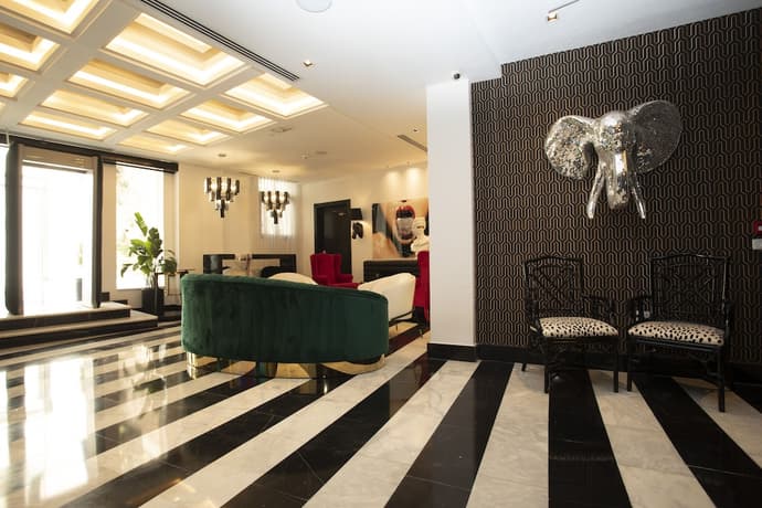 Hotel Philosophy, Reception