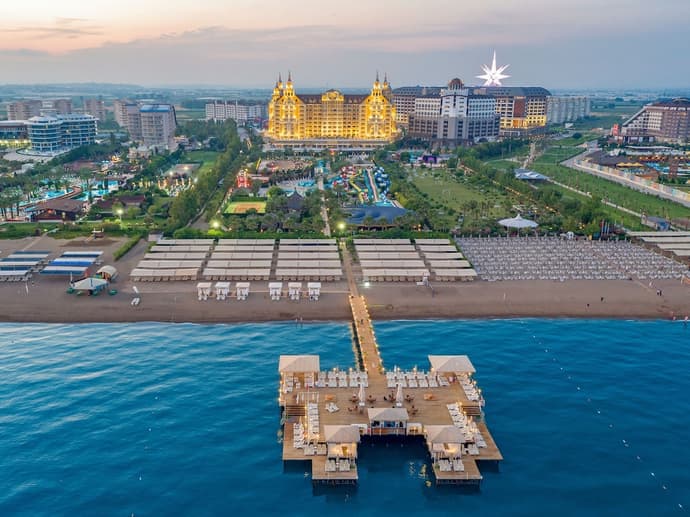 Royal Holiday Palace, Primary image