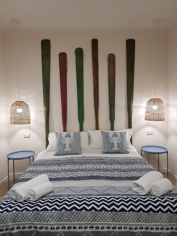 B&B Gisira, Primary image