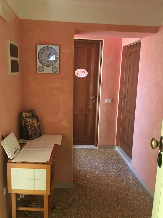 La Maison dei Miracoli, Interior entrance