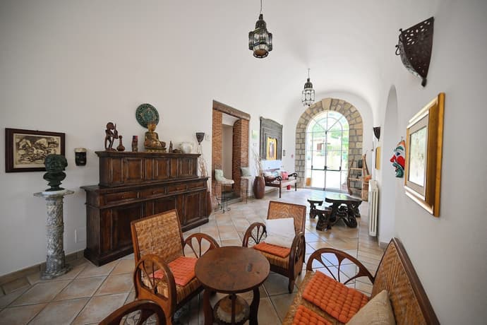 Villa Tara, Reception