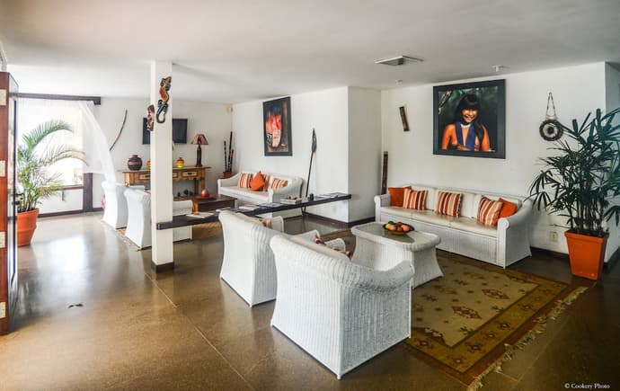 Barracuda Resort, Interior entrance