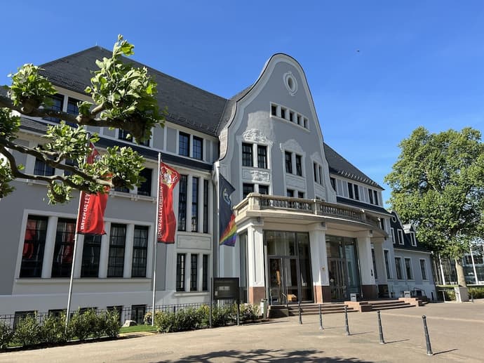 Kasino Hotel, Primary image