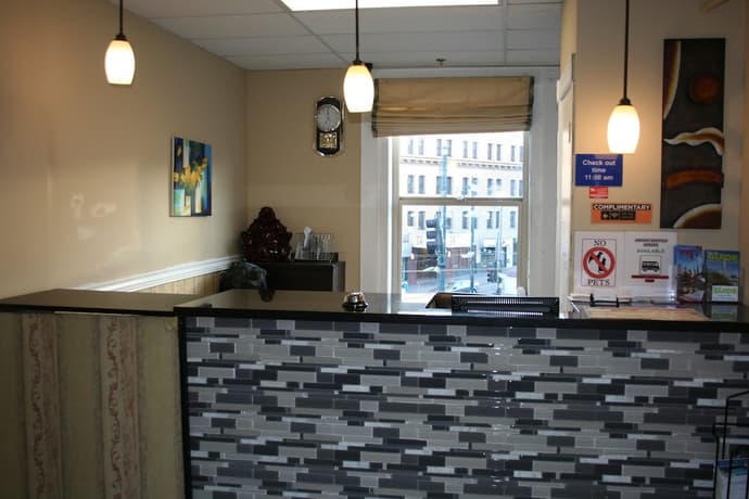 Europa Hotel, Reception