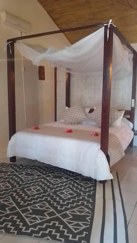 Ponta Anchaca, Primary image