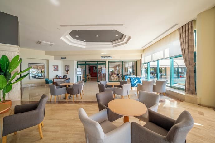 Aska Hotel Just In Beach, 