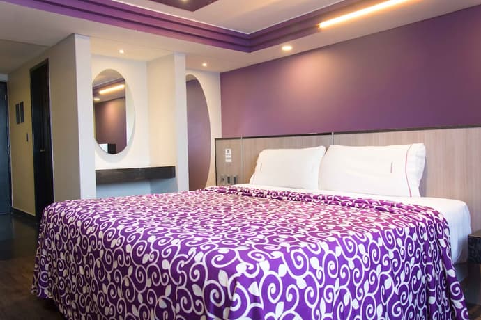 Hotel Max, Primary image