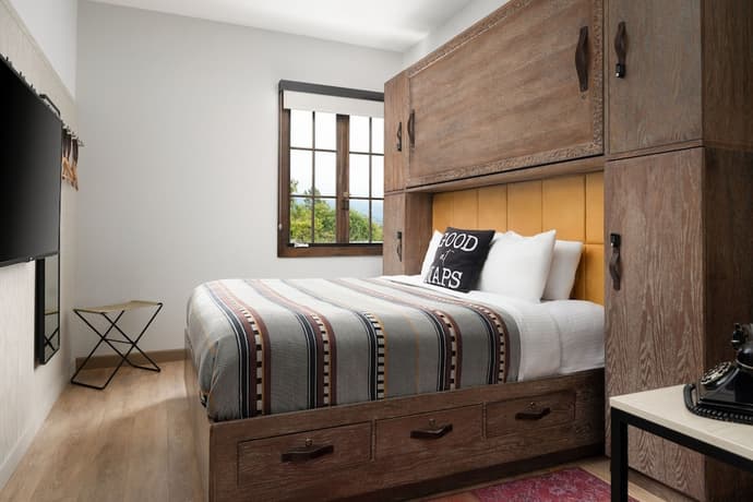 Moxy Santa Barbara, Primary image