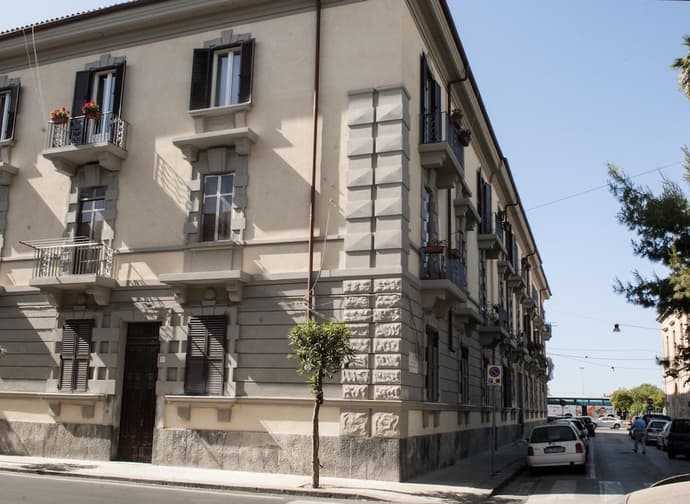 B&B Nike, Primary image