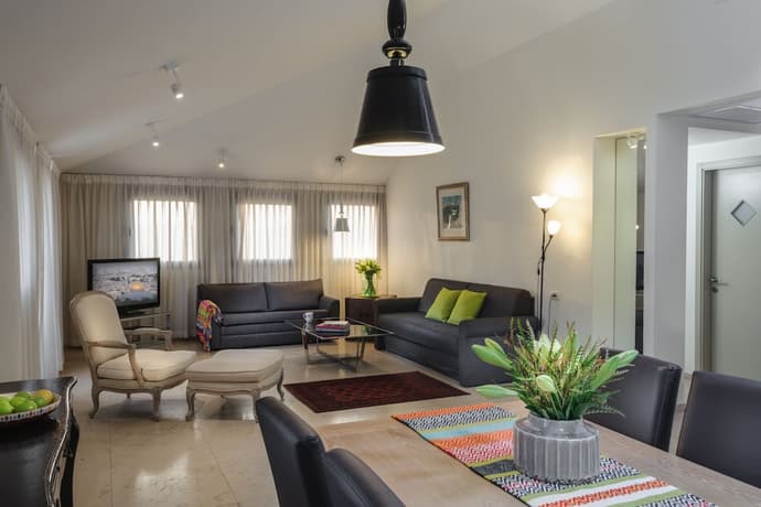 Rafael Residence, Primary image