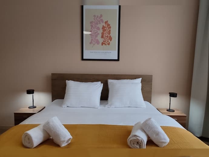 Corvin Center Suites, Primary image