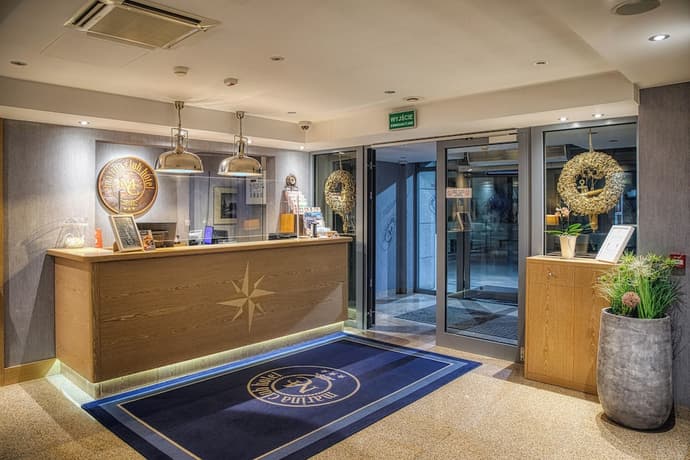 Marina Club Hotel, Primary image