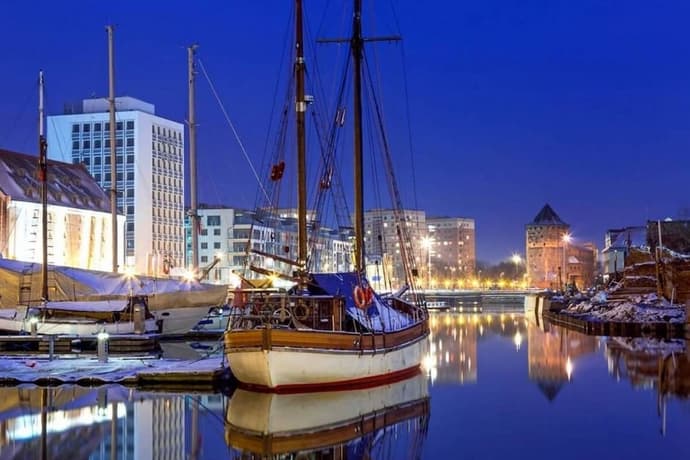 Marina Club Hotel, Primary image