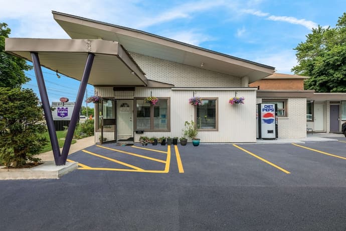 Knights Inn Burlington, ON, Primary image