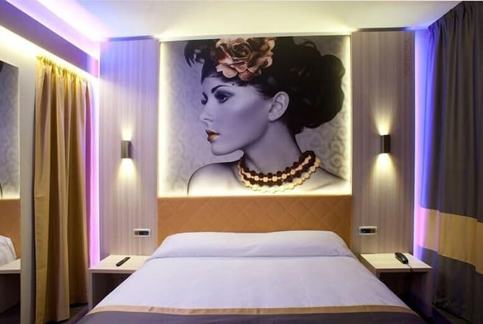 Hotel Camelia, Primary image