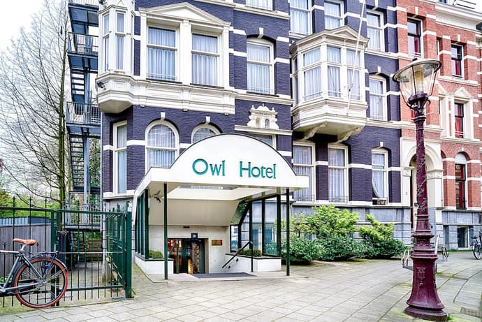 Owl Hotel, Primary image
