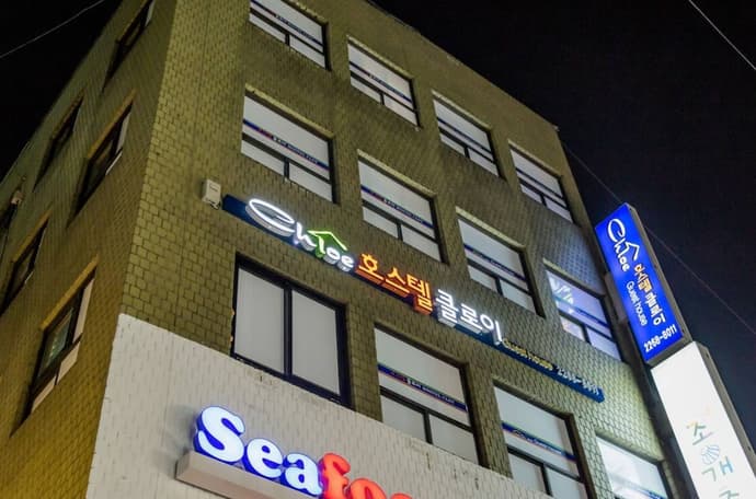 Hostel Chloe, Primary image