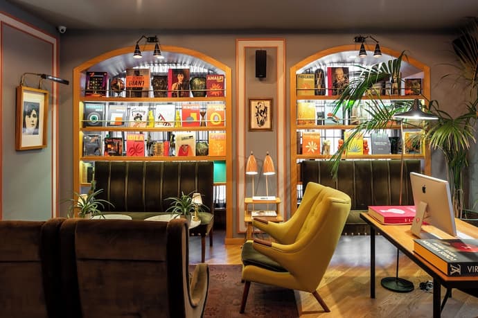 Browns Central Hotel, Primary image