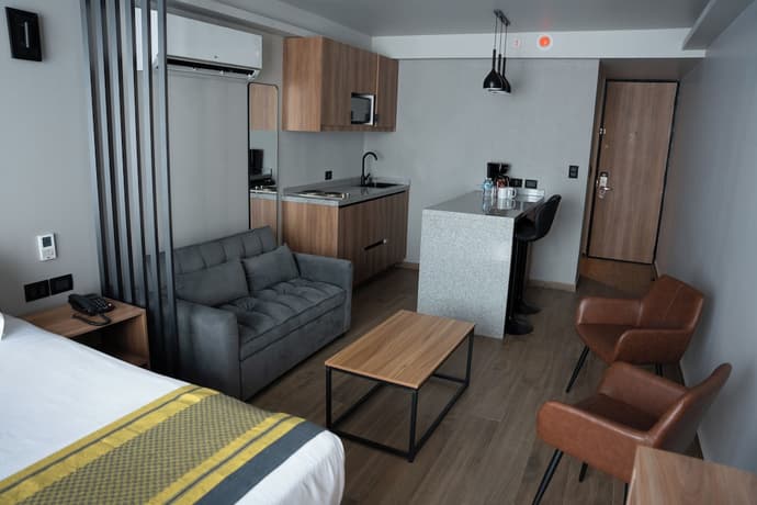 Hotel Block Suites, Primary image