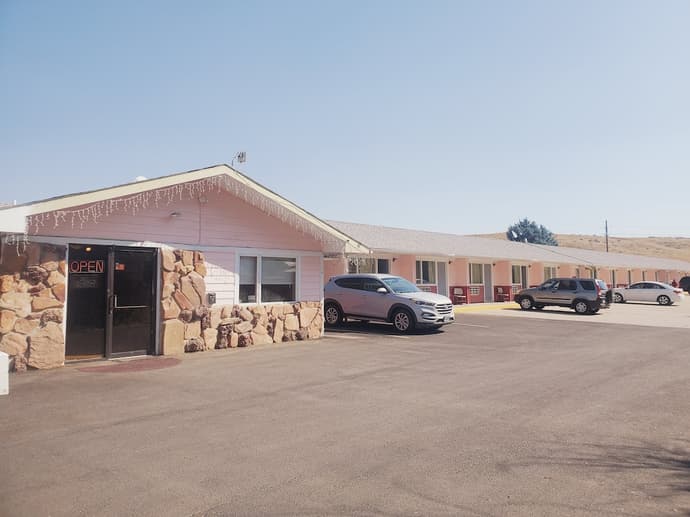 Budget Inn Express, Primary image