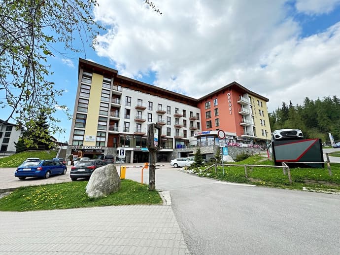 Hotel Crocus, Primary image