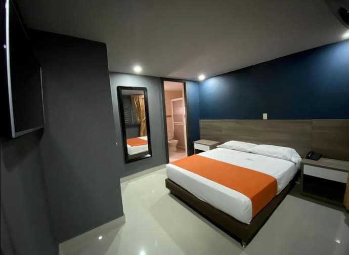 Hotel Latino, Primary image