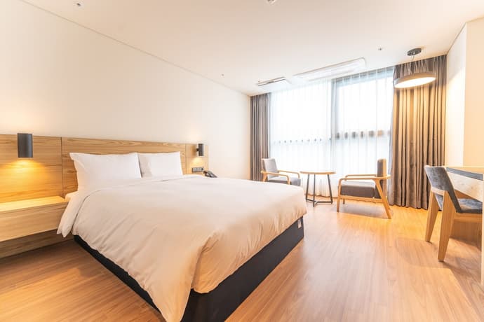 Grand Moment, Primary image